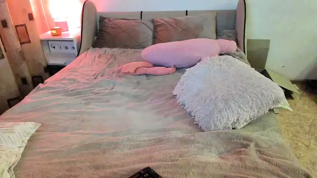 Snapshot of Vivian_Davis chatting on 4, 1, 2025 Vivian Davis online show from 4, 1, 2025