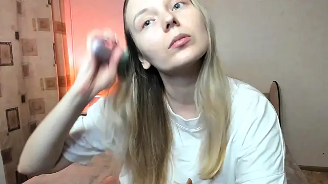 Snapshot of Vivian_Davis chatting on 6, 3, 2025 Vivian Davis online show from 6, 3, 2025