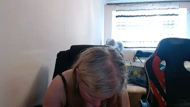 Snapshot of PeterAndJen chatting on 29, 6, 2026 PeterAndJen online show from 29, 6, 2026