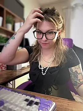 JennKenobi online show from 21, 2, 2025