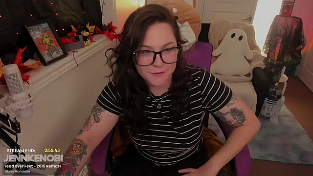 JennKenobi online show from 7, 10, 2025