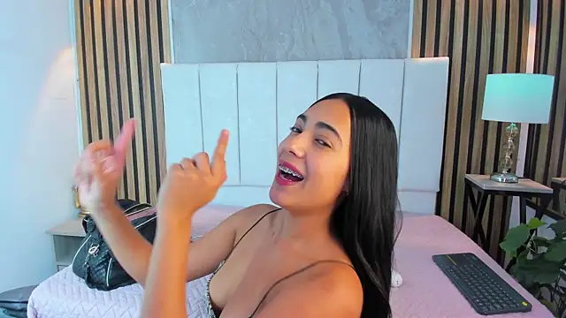 Snapshot of annngels99 chatting on 4, 11, 2025 annngels99 online show from 4, 11, 2025