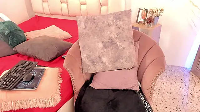 IsiisLovei online show from 9, 2, 2025