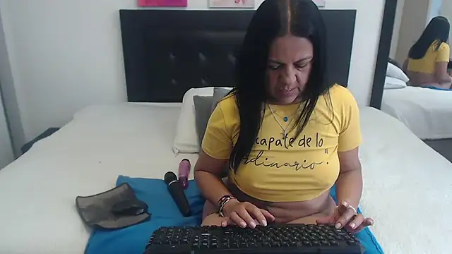 Snapshot of katiehotx chatting on 24, 10, 2025 katiehotx online show from 24, 10, 2025