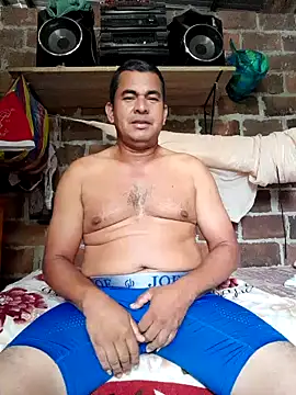 Snapshot of axomen chatting on 15, 12, 2024 axomen online show from 15, 12, 2024