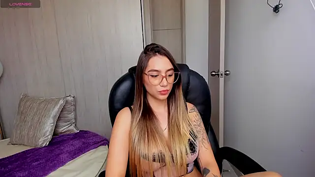 Snapshot of StacyConner chatting on 21, 10, 2025 StacyConner online show from 21, 10, 2025