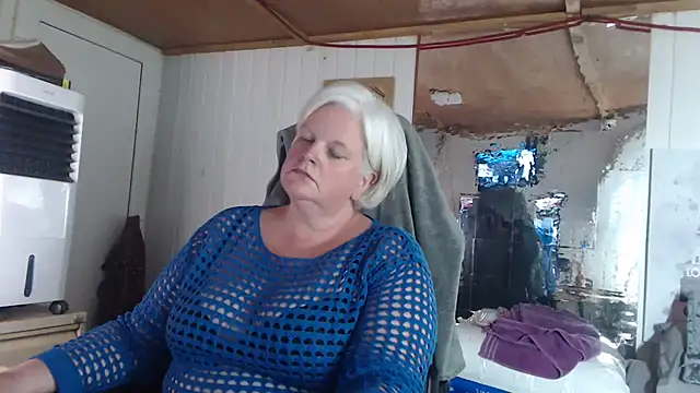 sexychazza16 online show from 6, 10, 2025