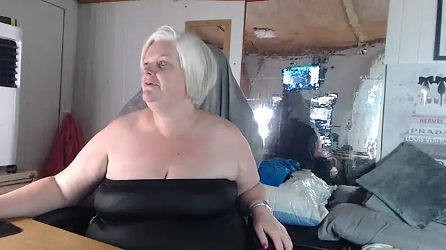 sexychazza16 online show from 11, 10, 2025