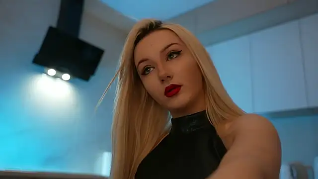 Snapshot of CatchMe1 chatting on 15, 12, 2025 CatchMe1 online show from 15, 12, 2025