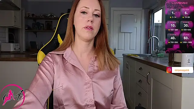 Snapshot of stripmequick chatting on 4, 12, 2024 stripmequick online show from 4, 12, 2024