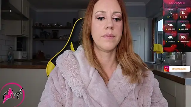 Snapshot of stripmequick chatting on 12, 12, 2024 stripmequick online show from 12, 12, 2024