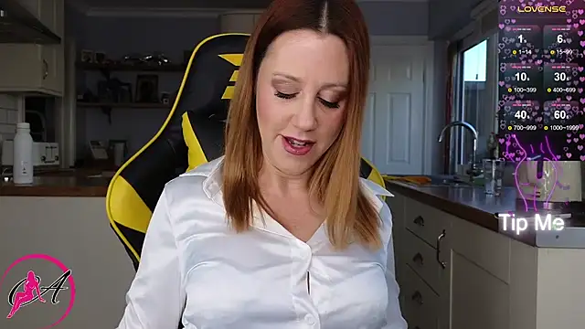 Snapshot of stripmequick chatting on 7, 1, 2025 stripmequick online show from 7, 1, 2025