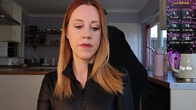 Snapshot of stripmequick chatting on 25, 9, 2025 stripmequick online show from 25, 9, 2025