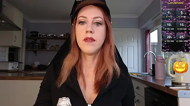 Snapshot of stripmequick chatting on 31, 10, 2025 stripmequick online show from 31, 10, 2025