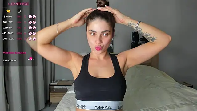 Snapshot of Bella_Foryou chatting on 14, 12, 2025 Bella Foryou online show from 14, 12, 2025