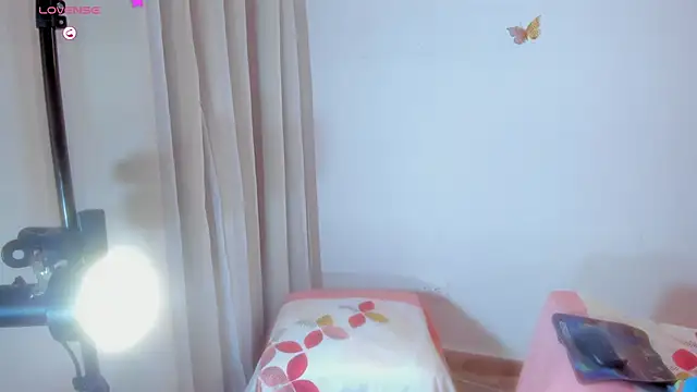 ashelydainii online show from 16, 4, 2026