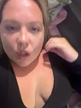 Snapshot of LunaMae0x0 chatting on 8, 7, 2026 LunaMae0x0 online show from 8, 7, 2026