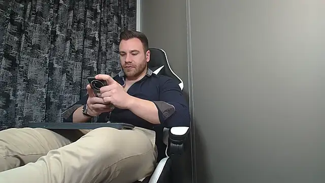 Snapshot of Thori92 chatting on 11, 2, 2025 Thori92 online show from 11, 2, 2025