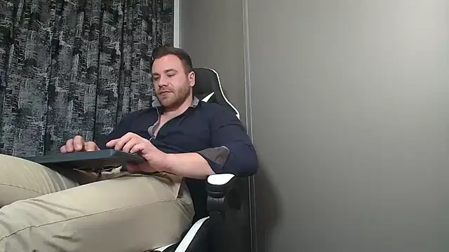 Snapshot of Thori92 chatting on 11, 2, 2025 Thori92 online show from 11, 2, 2025
