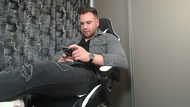 Snapshot of Thori92 chatting on 14, 2, 2025 Thori92 online show from 14, 2, 2025
