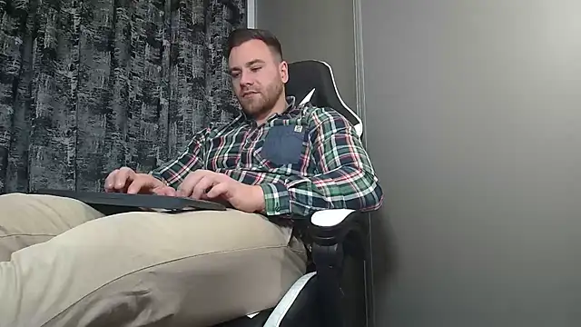 Snapshot of Thori92 chatting on 16, 2, 2025 Thori92 online show from 16, 2, 2025