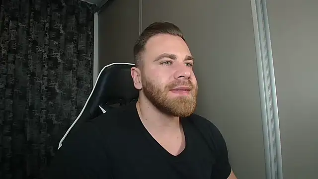 Snapshot of Thori92 chatting on 24, 11, 2025 Thori92 online show from 24, 11, 2025