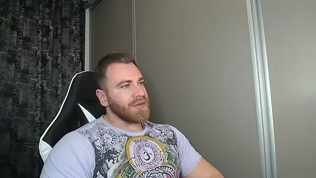 Snapshot of Thori92 chatting on 28, 11, 2025 Thori92 online show from 28, 11, 2025