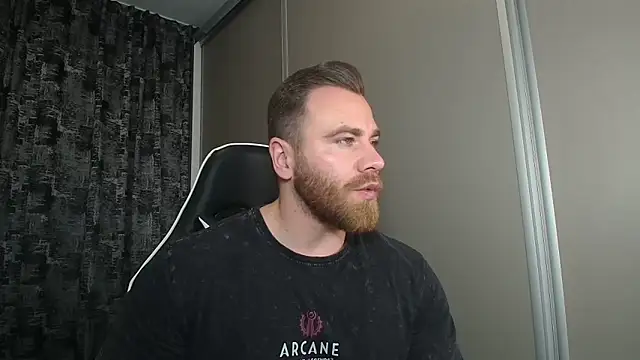 Snapshot of Thori92 chatting on 1, 12, 2025 Thori92 online show from 1, 12, 2025