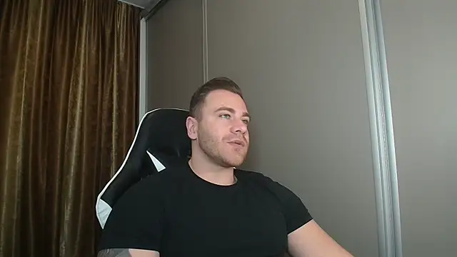 Snapshot of Thori92 chatting on 14, 12, 2025 Thori92 online show from 14, 12, 2025