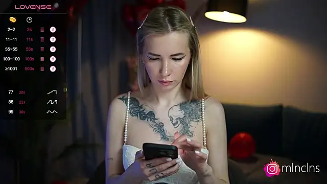 Snapshot of melanielwithu chatting on 22, 2, 2025 melanielwithu online show from 22, 2, 2025