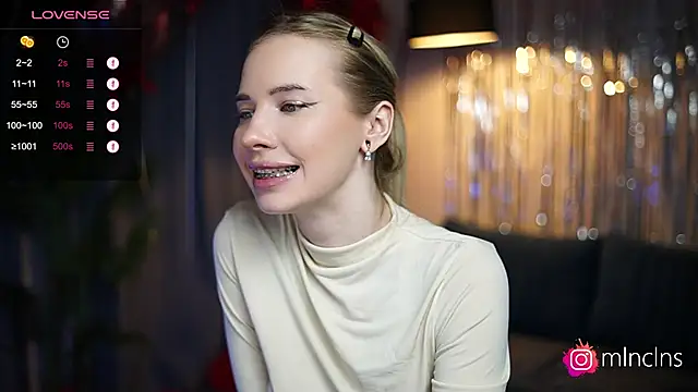 Snapshot of melanielwithu chatting on 3, 3, 2025 melanielwithu online show from 3, 3, 2025
