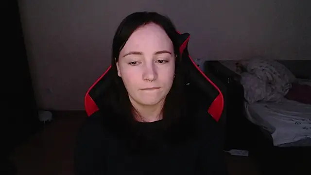 Snapshot of Laralianna chatting on 8, 11, 2025 Laralianna online show from 8, 11, 2025