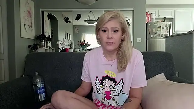 Lexi Shocker online show from 2, 11, 2025