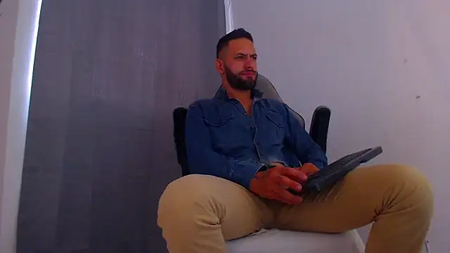 Snapshot of Oliverdrew_1 chatting on 28, 1, 2025 Oliverdrew 1 online show from 28, 1, 2025