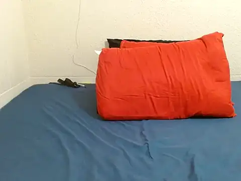 Snapshot of vaholiver chatting on 21, 3, 2025 vaholiver online show from 21, 3, 2025