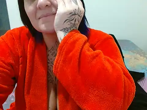 Snapshot of vaholiver chatting on 5, 5, 2026 vaholiver online show from 5, 5, 2026