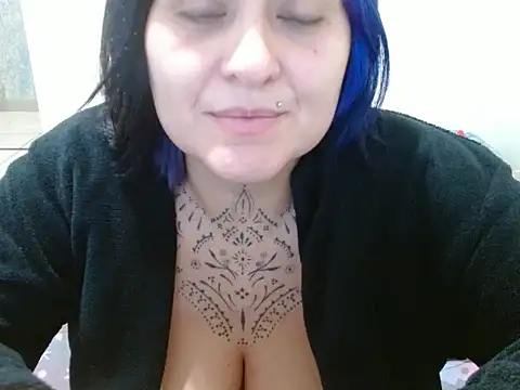 Snapshot of vaholiver chatting on 12, 5, 2026 vaholiver online show from 12, 5, 2026