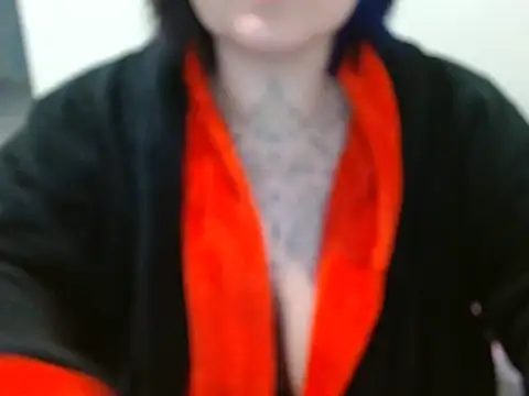 Snapshot of vaholiver chatting on 13, 5, 2026 vaholiver online show from 13, 5, 2026