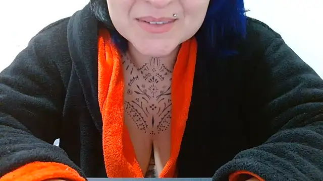 Snapshot of vaholiver chatting on 27, 5, 2026 vaholiver online show from 27, 5, 2026