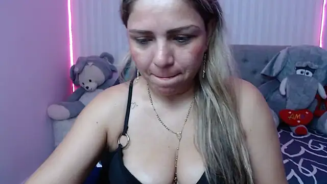 Snapshot of cum_bigass chatting on 9, 2, 2025 cum bigass online show from 9, 2, 2025