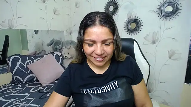 Snapshot of cum_bigass chatting on 8, 10, 2025 cum bigass online show from 8, 10, 2025