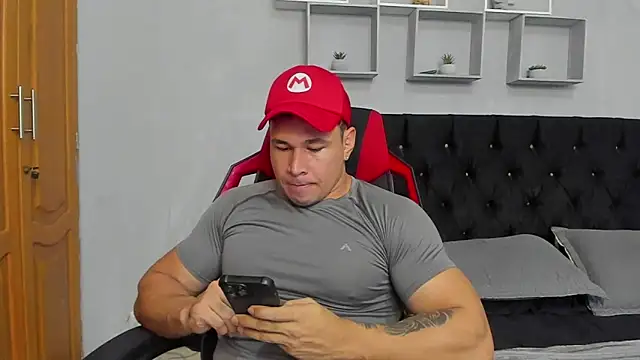 Snapshot of tyler_hank01 chatting on 12, 6, 2026 tyler hank01 online show from 12, 6, 2026
