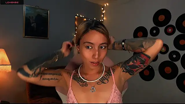 Snapshot of Saucy_Jenn chatting on 2, 3, 2025 Saucy Jenn online show from 2, 3, 2025