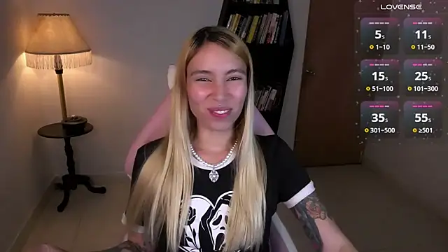 Snapshot of Saucy_Jenn chatting on 29, 11, 2025 Saucy Jenn online show from 29, 11, 2025