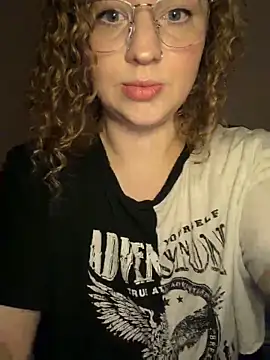 Snapshot of EmmieRae chatting on 4, 11, 2025 EmmieRae online show from 4, 11, 2025