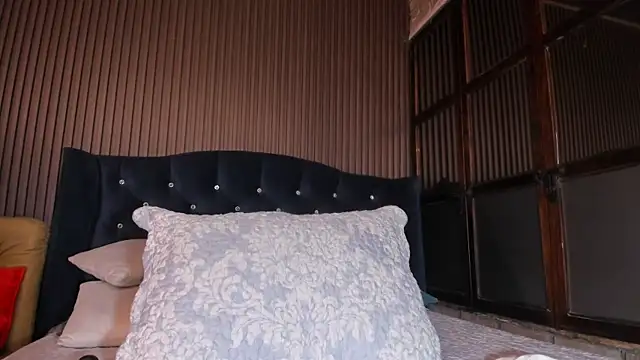 JuliaDawson  online show from 15, 2, 2026