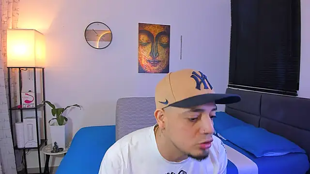 Snapshot of alejandro_calderon1 chatting on 9, 6, 2026 alejandro calderon1 online show from 9, 6, 2026