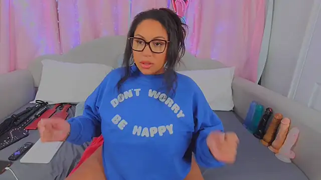 Snapshot of MeghanXO chatting on 5, 2, 2025 MeghanXO online show from 5, 2, 2025