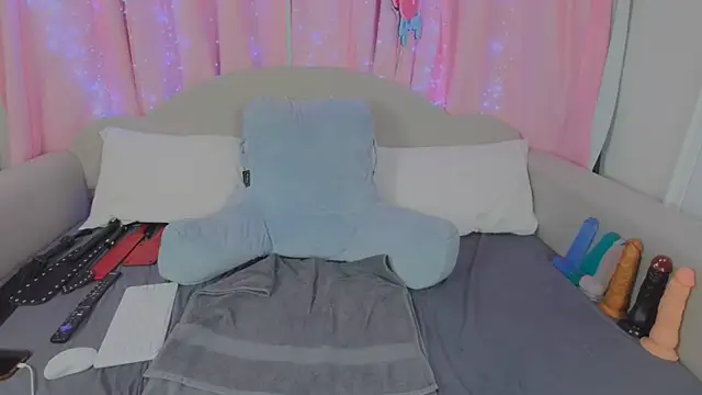 Snapshot of MeghanXO chatting on 15, 2, 2025 MeghanXO online show from 15, 2, 2025