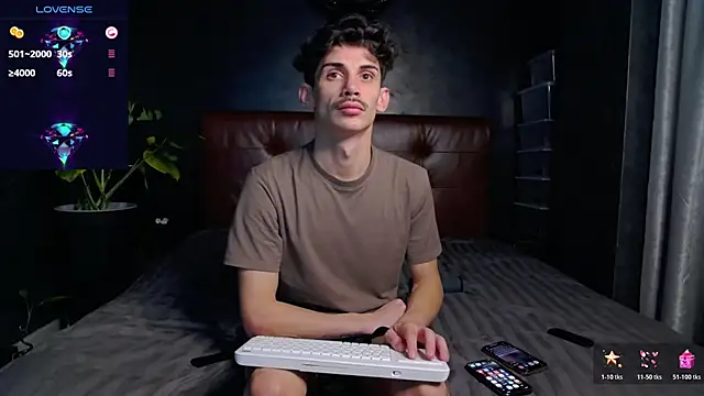 Snapshot of DanielCrush1 chatting on 8, 11, 2025 DanielCrush1 online show from 8, 11, 2025